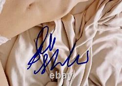 Sarah Shahi Autograph Hand Signe 11x14 Photo Psa/dna Certifié Authentique T33981
