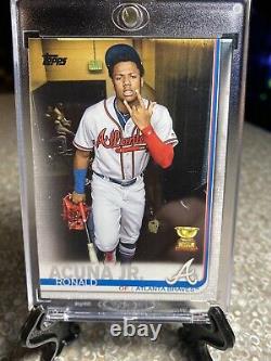 Série Topps 2019 1 Ronald Acuna Jr Hand Sign Rookie Cup Variation Sp