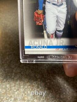 Série Topps 2019 1 Ronald Acuna Jr Hand Sign Rookie Cup Variation Sp