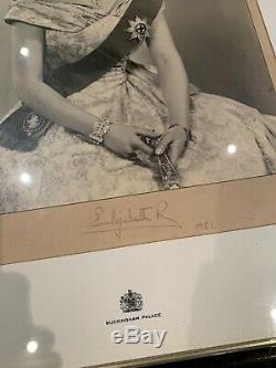 Signé Vintage Main Photo Queen Elizabeth II 1953 Autograph Photo Gurkha