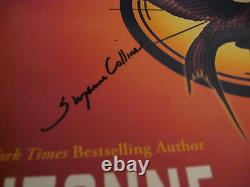 Suzanne Collins a signé l'autographe du livre 'Catching Fire' 8x10 en promotion - Rarement signé à la main