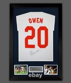 T-shirt blanc de l'Angleterre signé à la main par Michael Owen dans une présentation encadrée 120 £