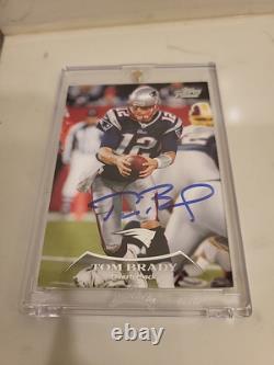 TOM BRADY 2010 Topps Prime #130 (AUTOGRAPHE MANUEL) Avec COA (Red Carpet Authentics)