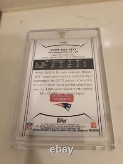 TOM BRADY 2010 Topps Prime #130 (AUTOGRAPHE MANUEL) Avec COA (Red Carpet Authentics)