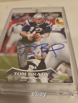 TOM BRADY 2010 Topps Prime #130 (AUTOGRAPHE MANUEL) Avec COA (Red Carpet Authentics)