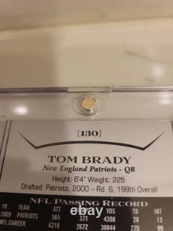 TOM BRADY 2010 Topps Prime #130 (AUTOGRAPHE MANUEL) Avec COA (Red Carpet Authentics)