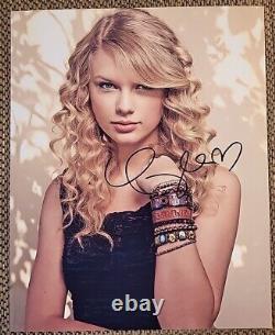 Taylor Swift Photo Original Signée à la Main 8 x 10 avec Certificat d'Authenticité